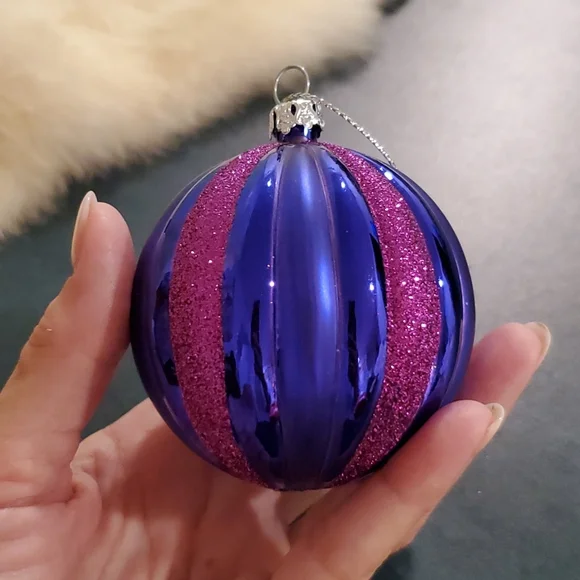 Lot of 5 purple magenta Christmas ornaments 1 glittered festive centerpiece - Picture 3 of 4